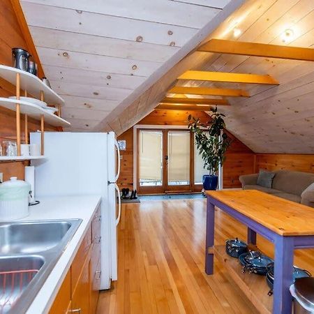 Bright And Cozy Treehouse Apartment Burlington Ngoại thất bức ảnh