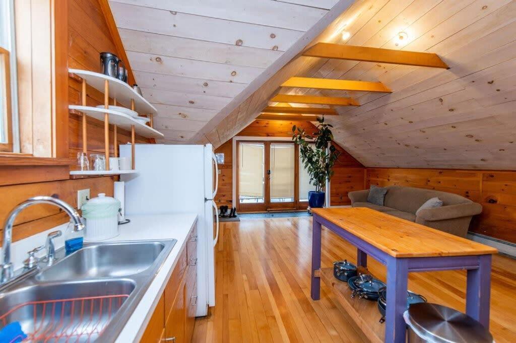 Bright And Cozy Treehouse Apartment Burlington Ngoại thất bức ảnh