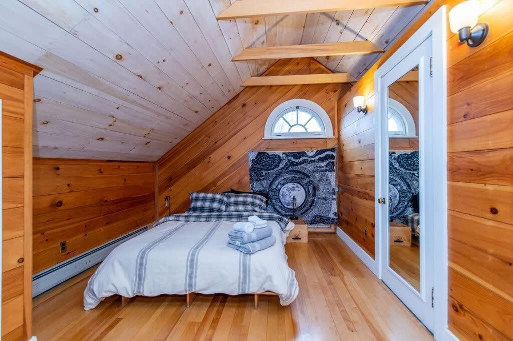 Bright And Cozy Treehouse Apartment Burlington Ngoại thất bức ảnh