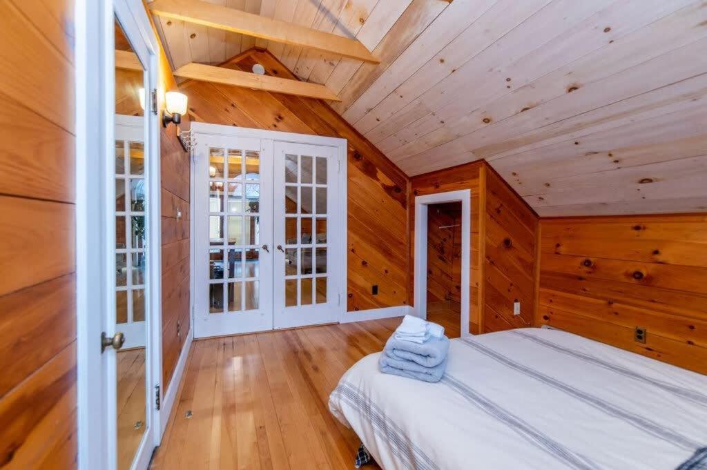 Bright And Cozy Treehouse Apartment Burlington Ngoại thất bức ảnh